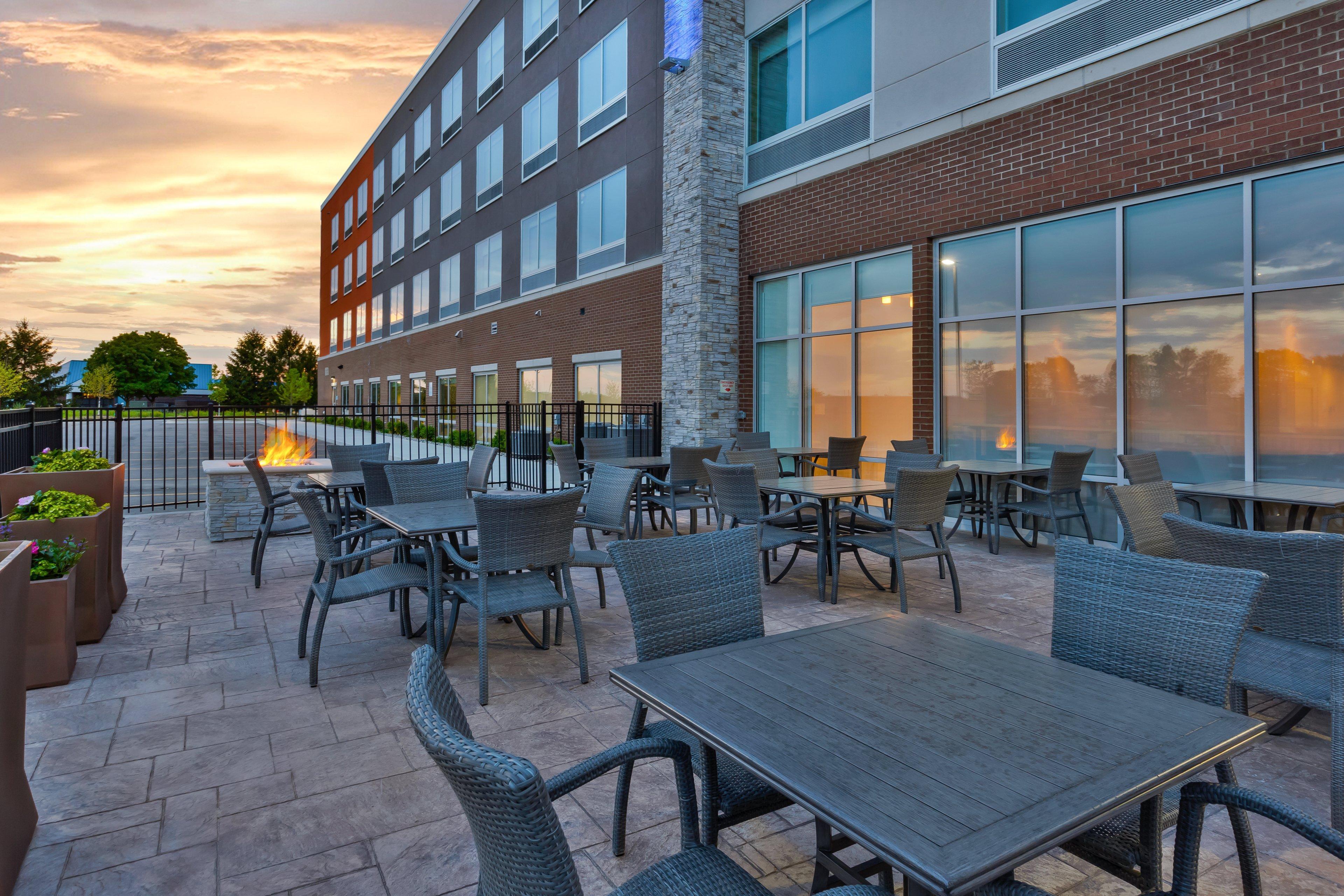 Holiday Inn Express & Suites - Grand Rapids Airport - South By Ihg Cascade Exterior foto
